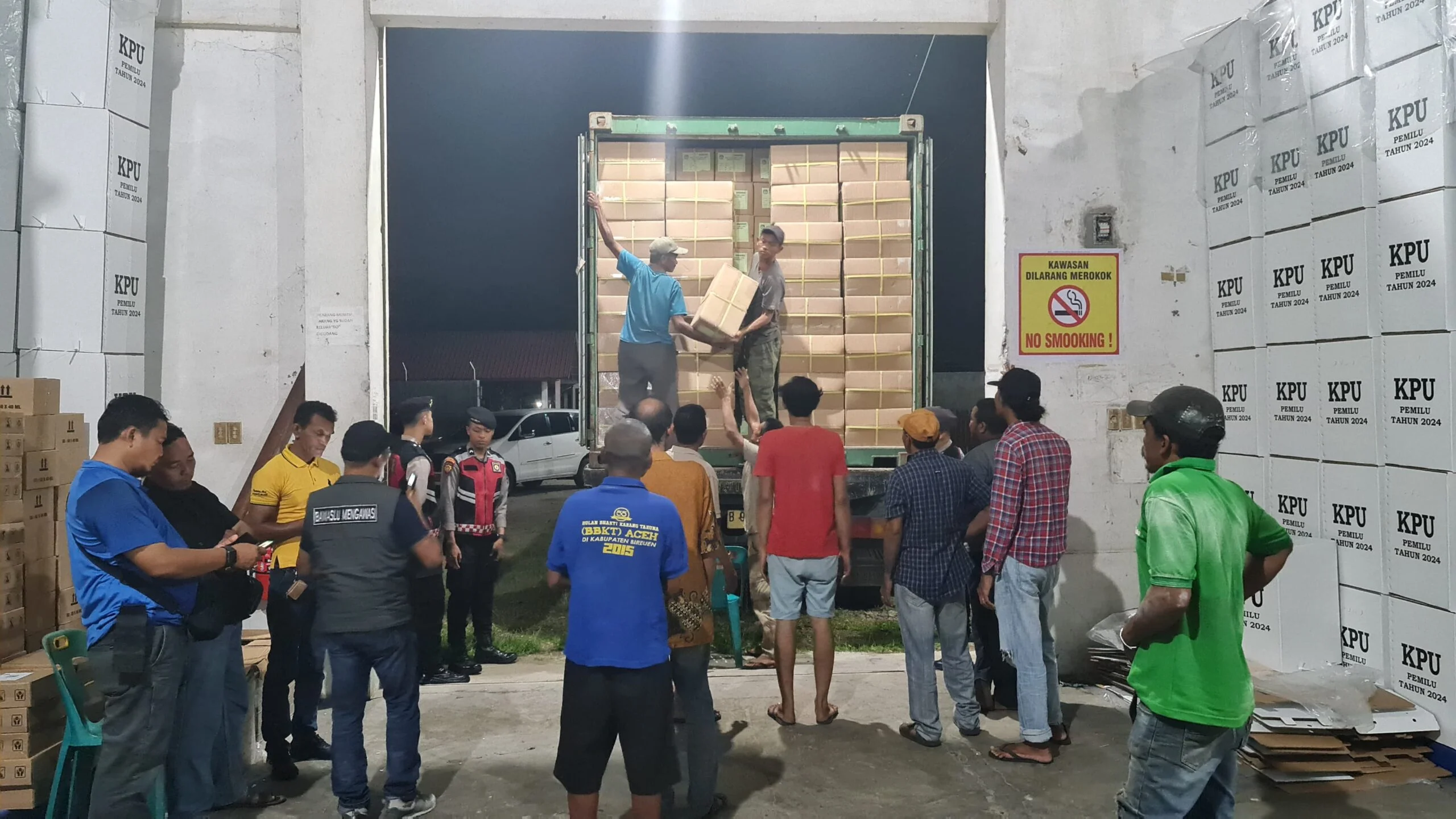 Kapolres Bireuen Pimpin Langsung Pengamanan Kedatangan Logistik Pemilu 2024