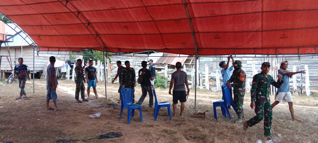 Selain Melaksanakan Kegiatan Fisik, Satgas TMMD 118 Kodim Muna juga Bantu Warga Dirikan Tenda Hajatan