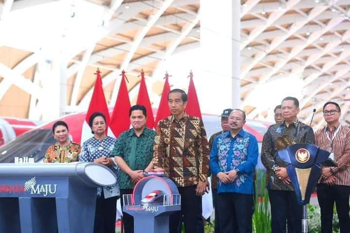 Presiden Jokowi Resmikan WHOOSH, Kereta Cepat Pertama di Indonesia dan Asia Tenggara