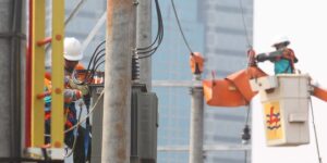 Sebanyak 24.227 Rumah Tangga Masih Nyalur Atau Nyantol Listrik Dari Tetangga Karena Tidak Mampu Membayar