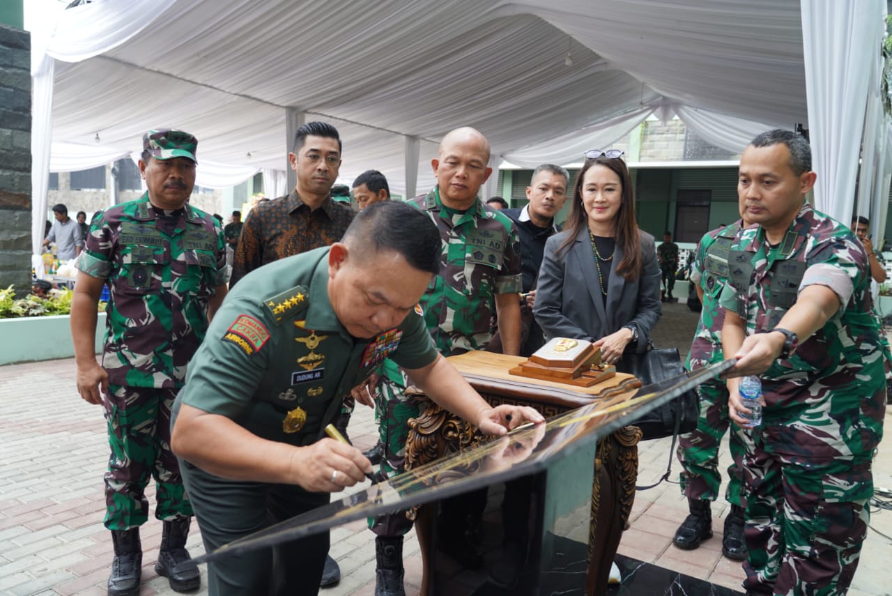 Kasad Resmikan Penggunaan Mess Berland Serta Gedung Sandi dan Siber Forensik TNI AD