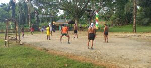 Terjalinnya Hubungan Silaturahmi Yang Baik, Satgas Yonif 122/TS Pos Wambes Olahraga Bersama Masyarakat Kampung Suskun Papua