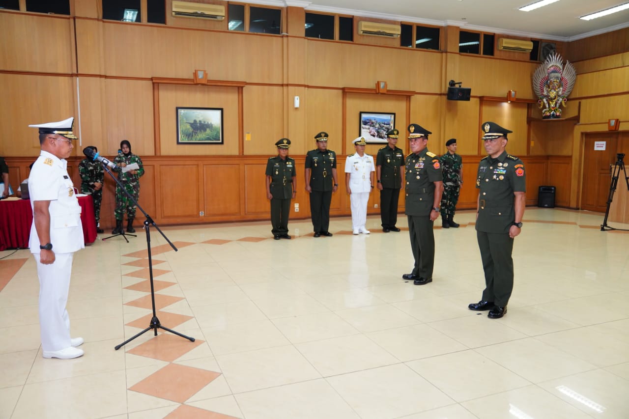 Serah Terima Jabatan Wakapuspen TNI Sebagai Regenerasi dan Peningkatan Kinerja Satuan