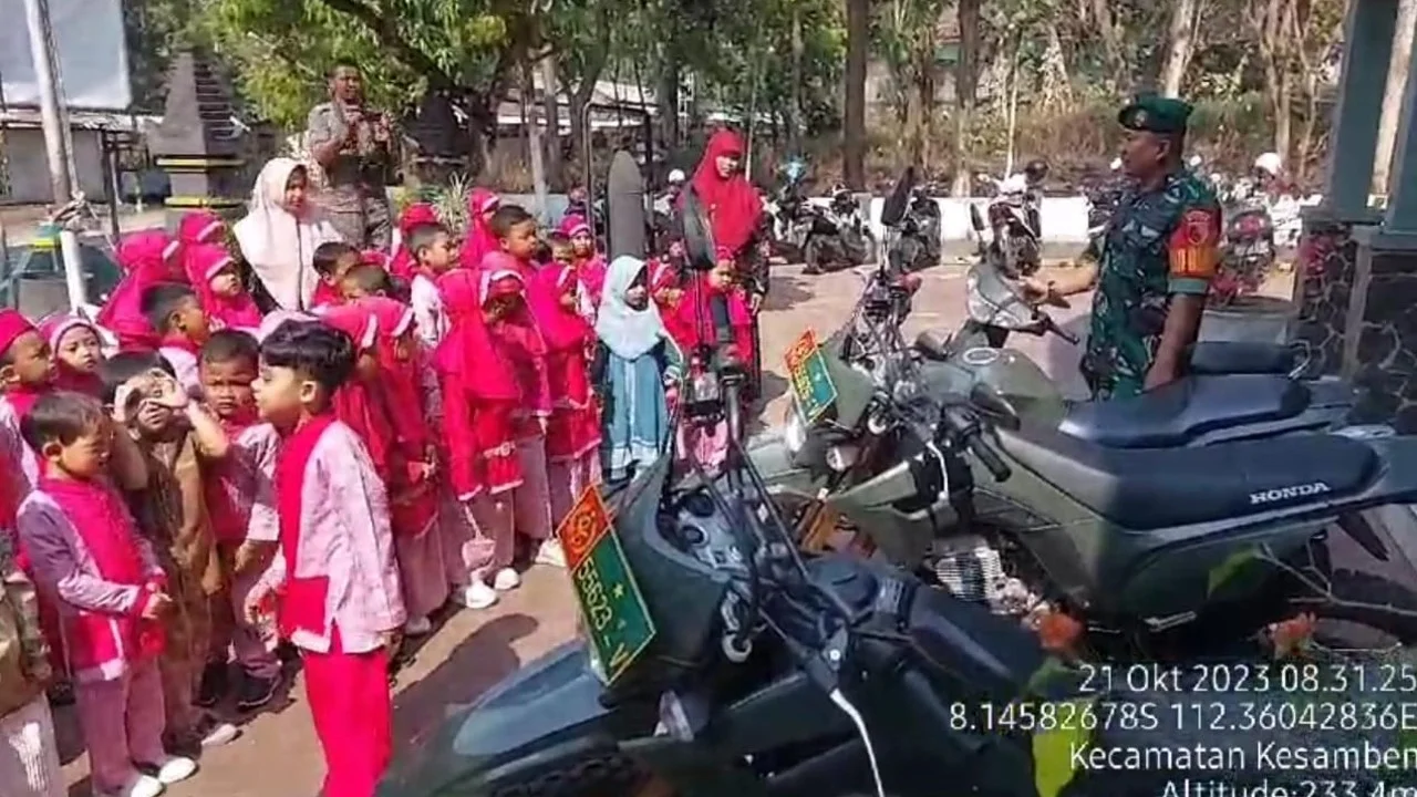 Anggota Koramil 0808/14 Kesamben Kodim 0808/Blitar, Sambut Kunjungan TK An Nur