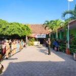 Peduli Generasi Muda, Babinsa Koramil Sananwetan Berikan Pengarahan Kepada Siswa Siswi SDN Karangtengah 2