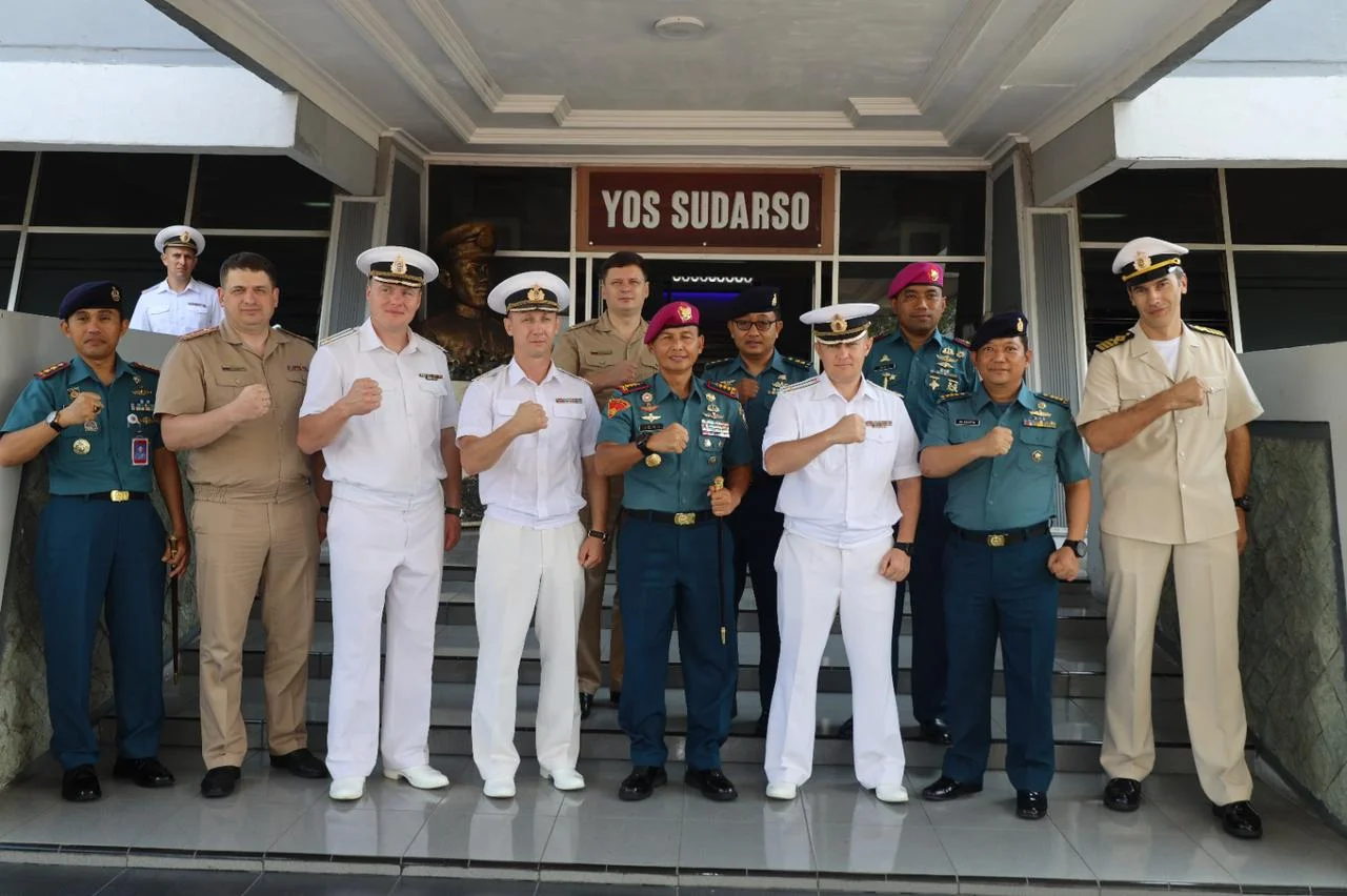 Danlantamal V Sambut Kunjungan Angkatan Laut Rusia