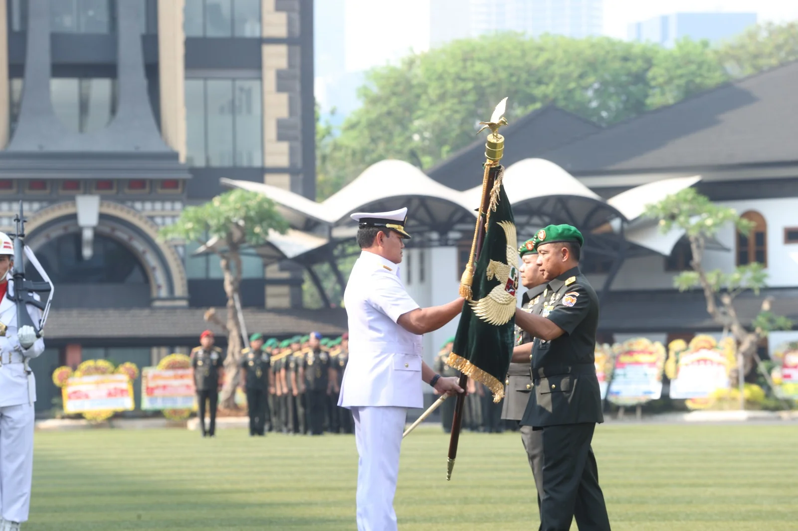 Tampuk Pimpinan Berganti, TNI AD Gelar Upacara Sertijab Kasad