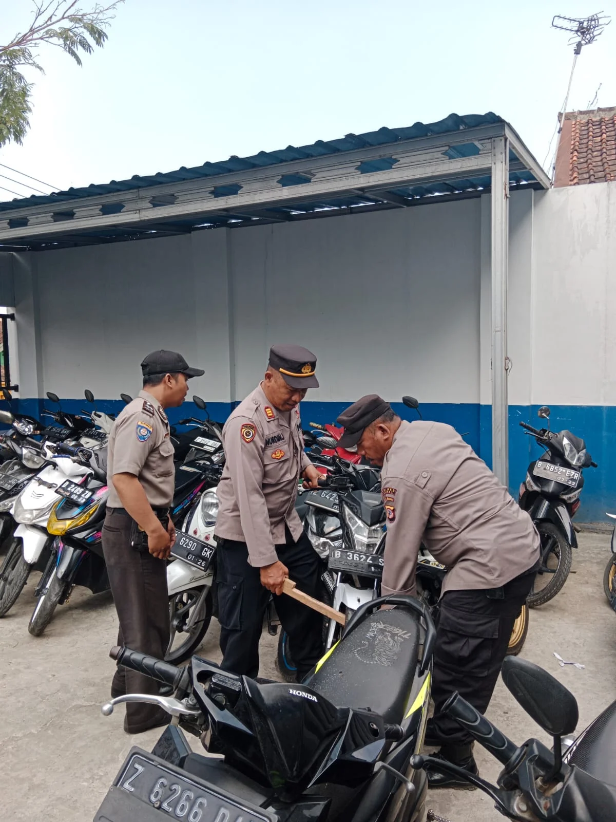 Polisi Tertibkan Pengguna Knalpot Tidak Standar