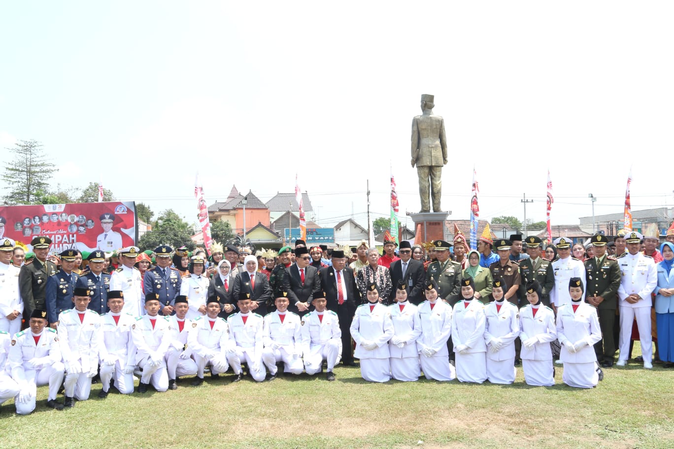 Dandim 0808/Blitar, Hadiri Upacara Peringatan Hari Sumpah Pemuda Ke 95 Tahun 2023 Di Aloon Aloon Pemkab Blitar