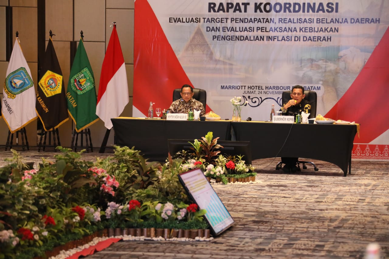 Pimpin Rakor di Kepri, Mendagri Ingatkan Pemda Tingkatkan PAD dengan Optimalkan Peran Swasta