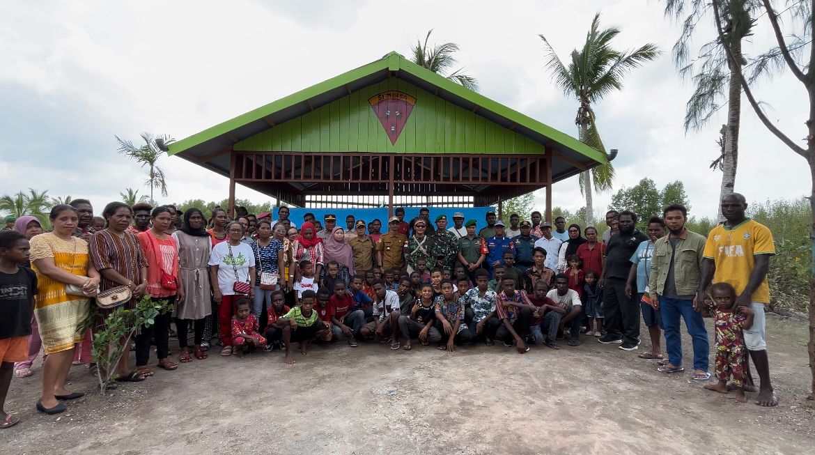 Atasi Kesulitan Air Bersih, Satgas Pamtas Kewilayahan Yonif 125/SMB Bangun Bak Penampungan Untuk Masyarakat