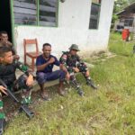Ciptakan Hari Natal Aman dan Kondusif Sekaligus Mempererat Hubungan Silaturahmi Satgas Yonif 122/TS Kunjungi Rumah Warga Binaan