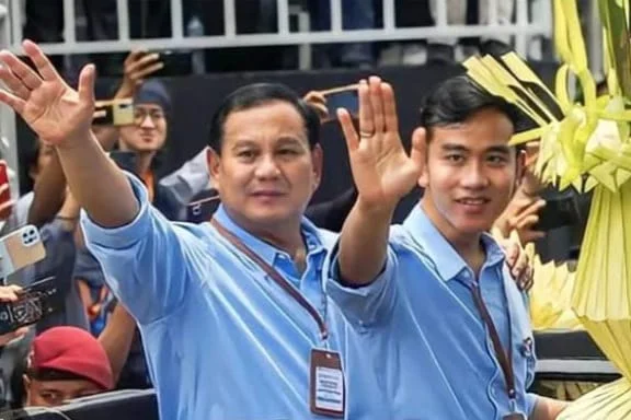 Kubu Ganjar Kembali Memuji Jokowi? Perubahan Strategi Kah ?