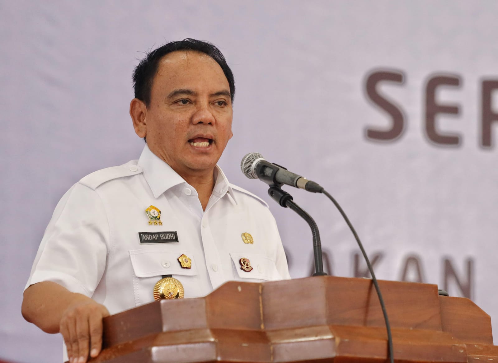 Pj Gubernur Serahkan 4.284 Sertipikat Tanah di Kota Baubau Sulawesi Tenggara