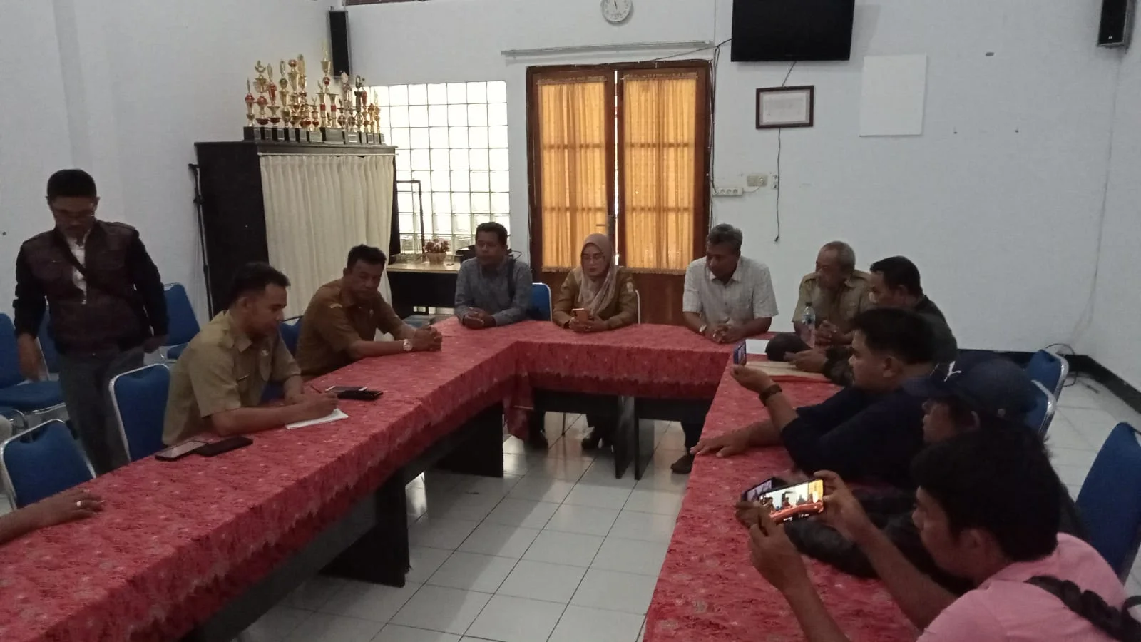 Pertemuan para Kuwu pemenang umrah gratis tahun 2020 dengan pihak DPMD Kabupaten Cirebon