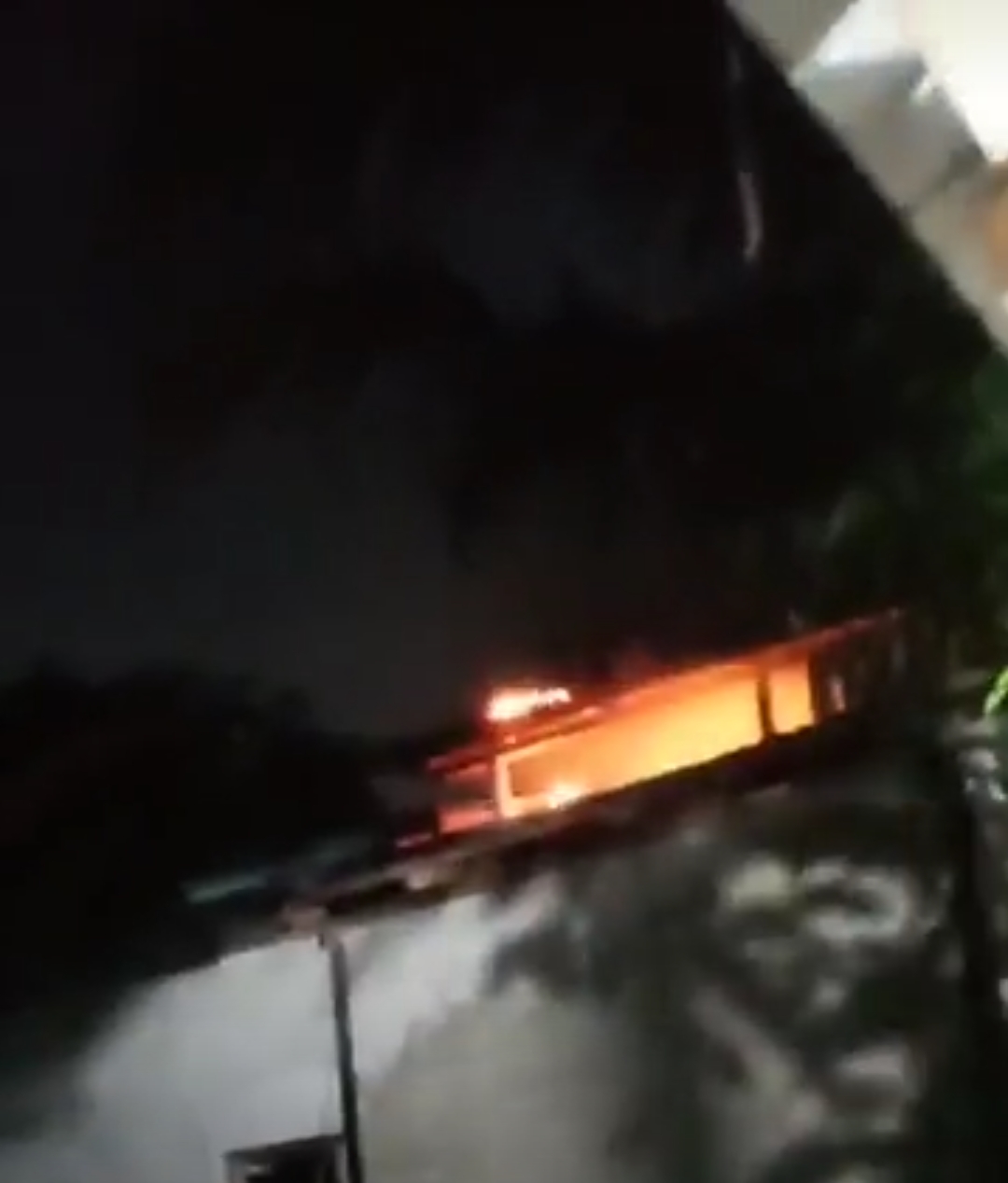 Rumah Dibiarkan Kosong Selama 3 Tahun, Tiba-tiba Terbakar