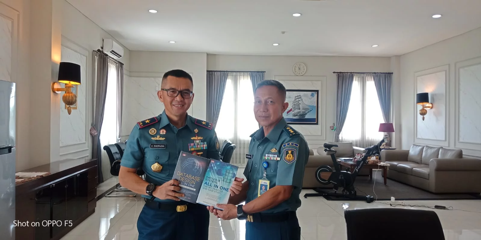 Bangkitkan Semangat Baca: Wakil Gubernur AAL Menambah Koleksi Pustaka Jala Taruna AAL