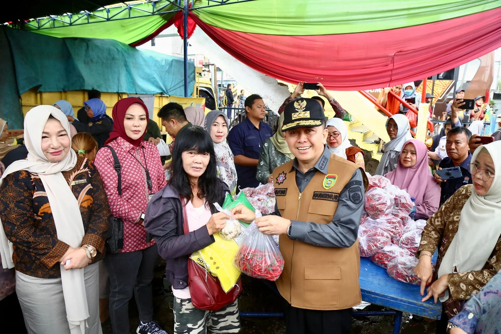 Pastikan Stok dan Harga Bahan Pokok, Pj Gubernur Sumsel Agus Fatoni Lakukan Sidak Pasar