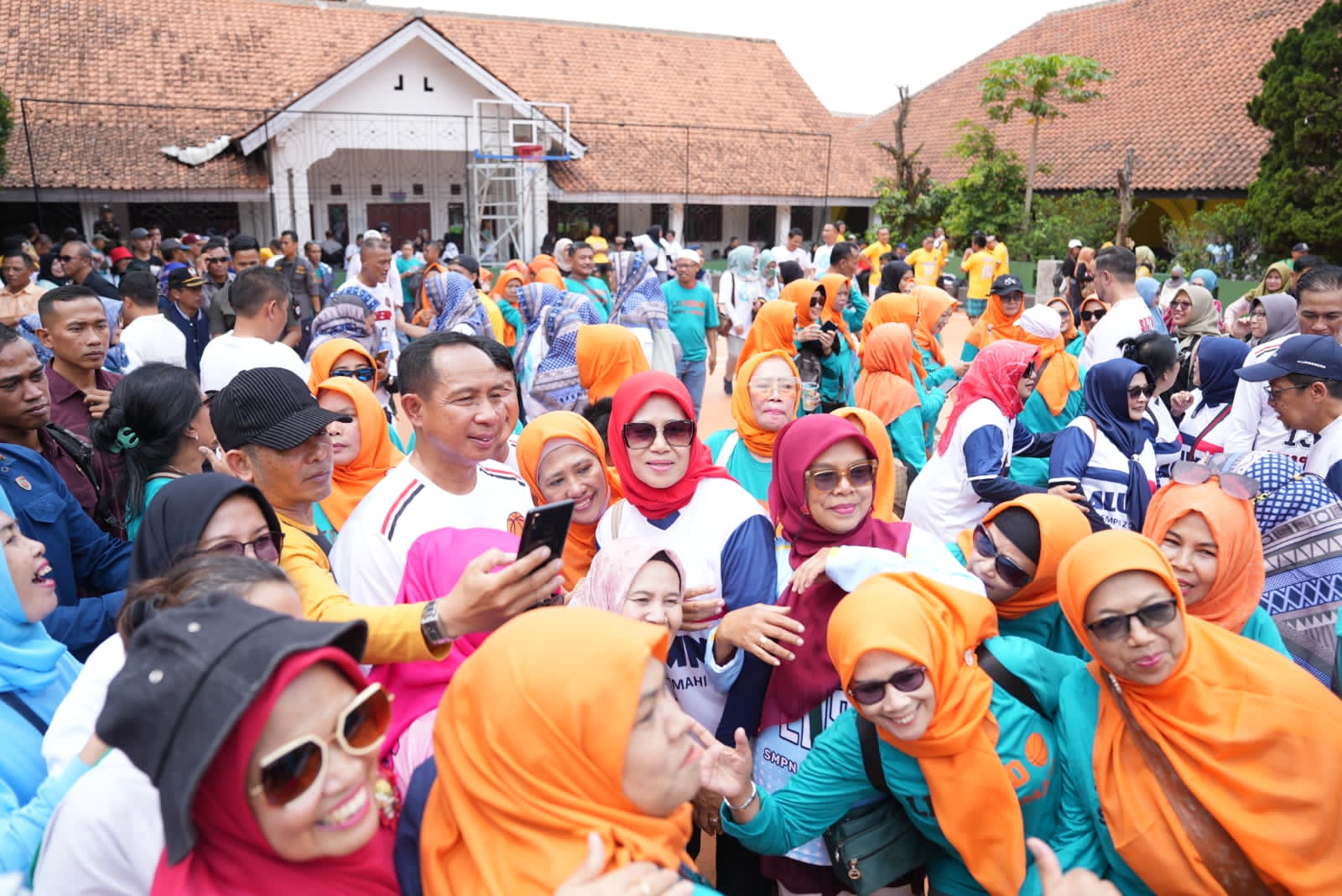 Panglima TNI Sebagai Ketua Ikatan Keluarga Alumni SMP Negeri 2 Cimahi ikuti Reuni Akbar