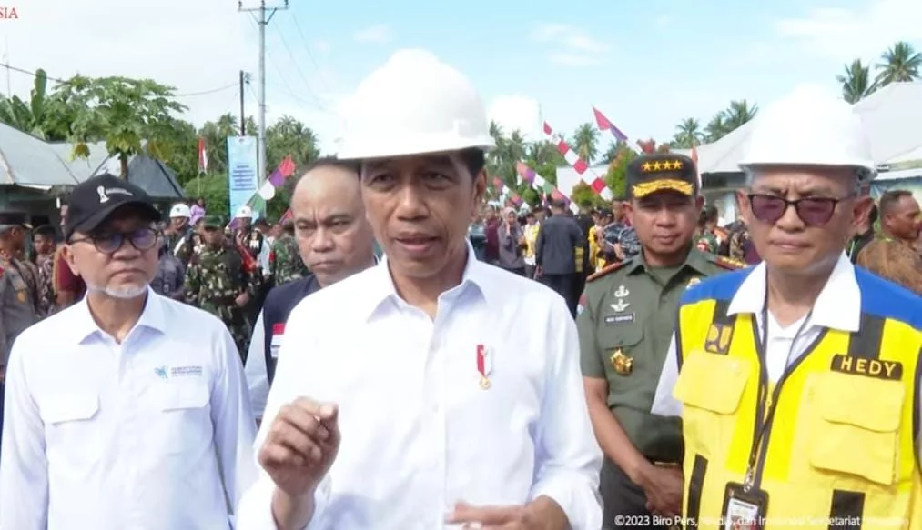 Panglima TNI Mendampingi Presiden RI Resmikan BTS 4G dan Pemberian BLT Di Sulawesi Utara