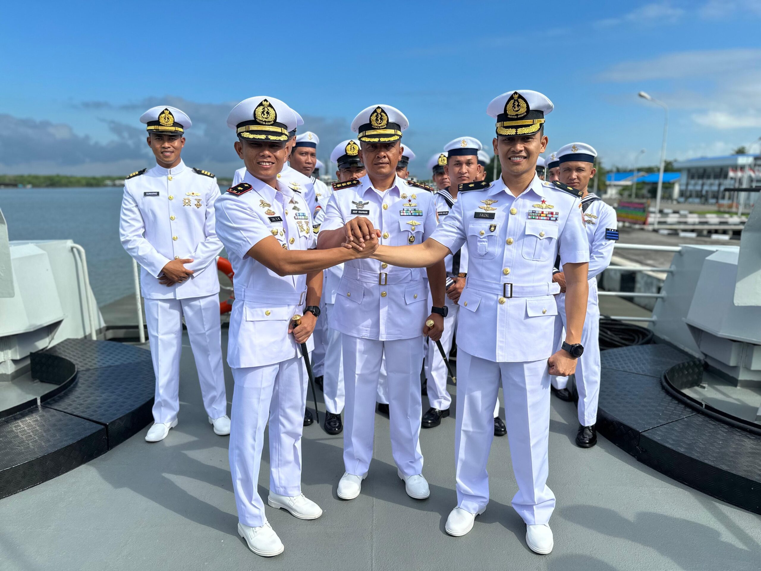 Dansatrol Lantamal IV Pimpin Sertijab Komandan KRI Lepu-861
