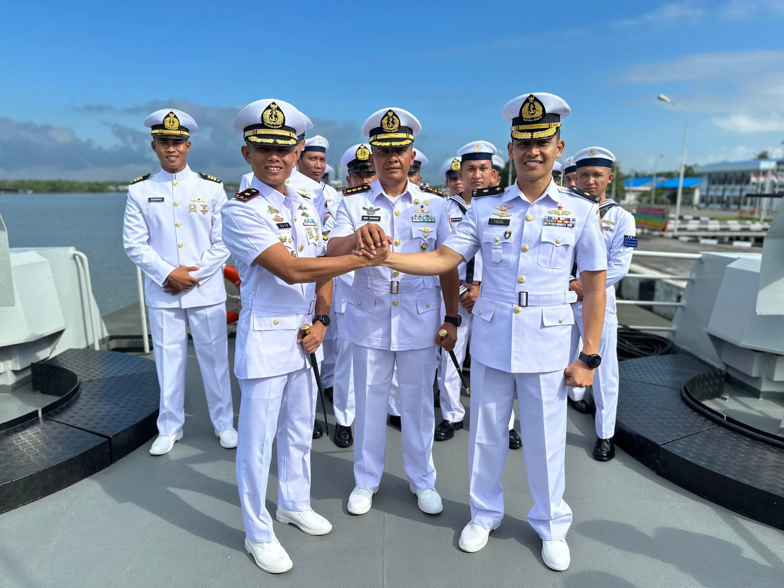 Dansatrol Lantamal IV Pimpin Sertijab Komandan KRI Lepu-861