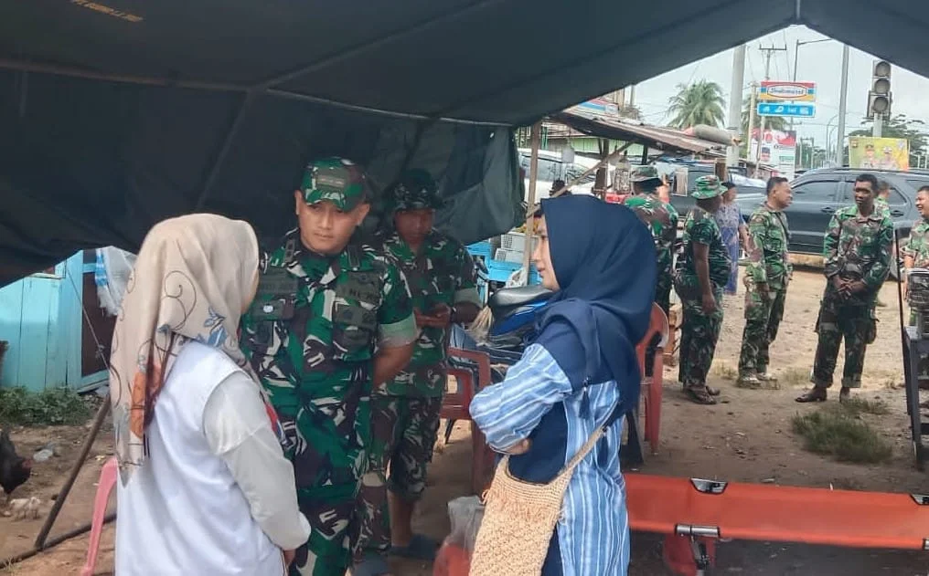 Prajurit TNI AD Distribusikan Bantuan Logistik untuk Korban Banjir di Musi Rawas Utara