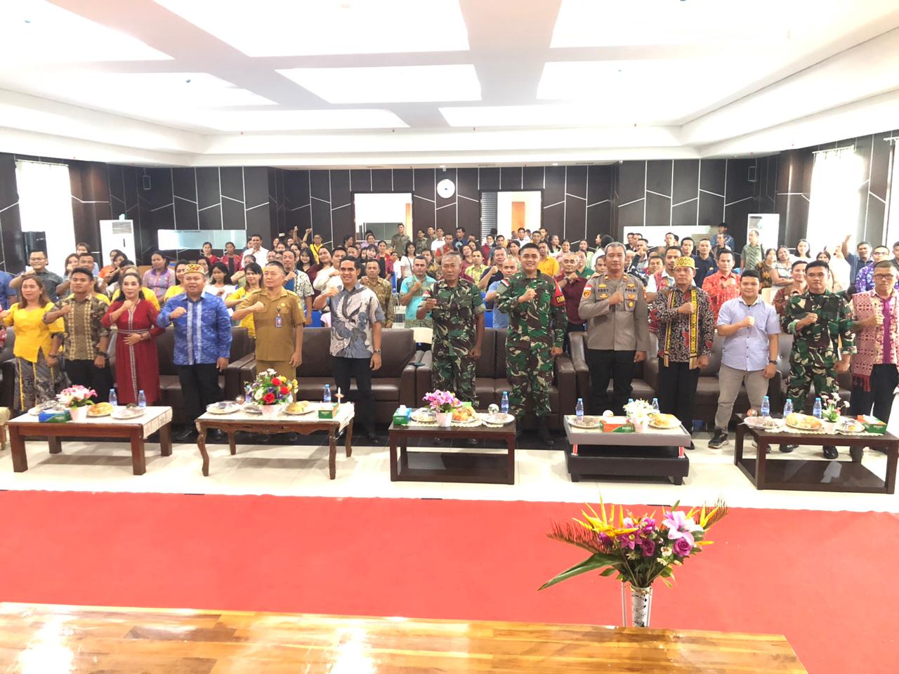 Satgas Pamtas Yonarmed 16/TK Pos Gabma Aruk Menghadiri Undangan Perayaan Natal Oikumene