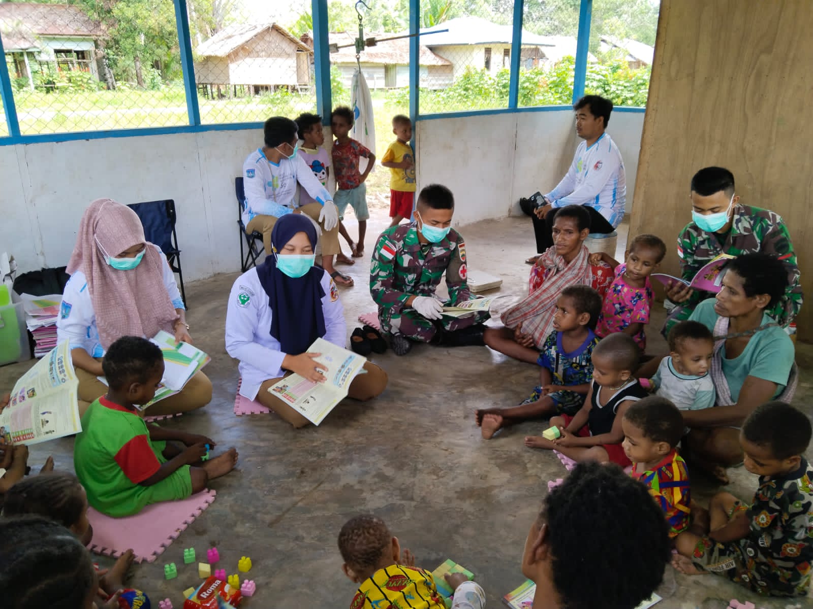 Kolaborasi Satgas Yonif 125/SMB Dengan Puskesmas Gelar Posyandu di Distrik Passue Bawah