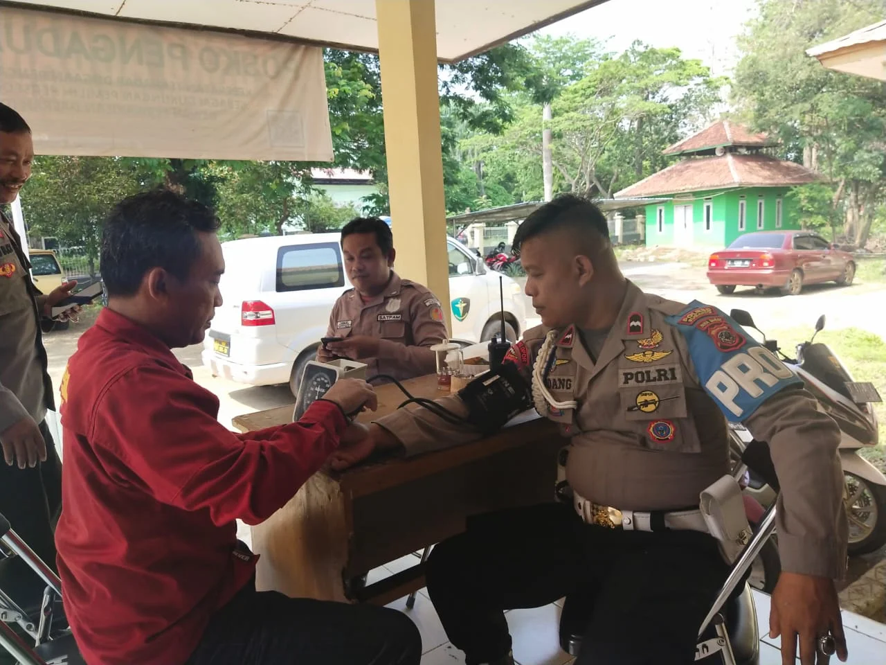 Polisi Berikan Pelayanan Kesehatan dan Vaksinasi Gratis di Klinik Bhayangkara Subang
