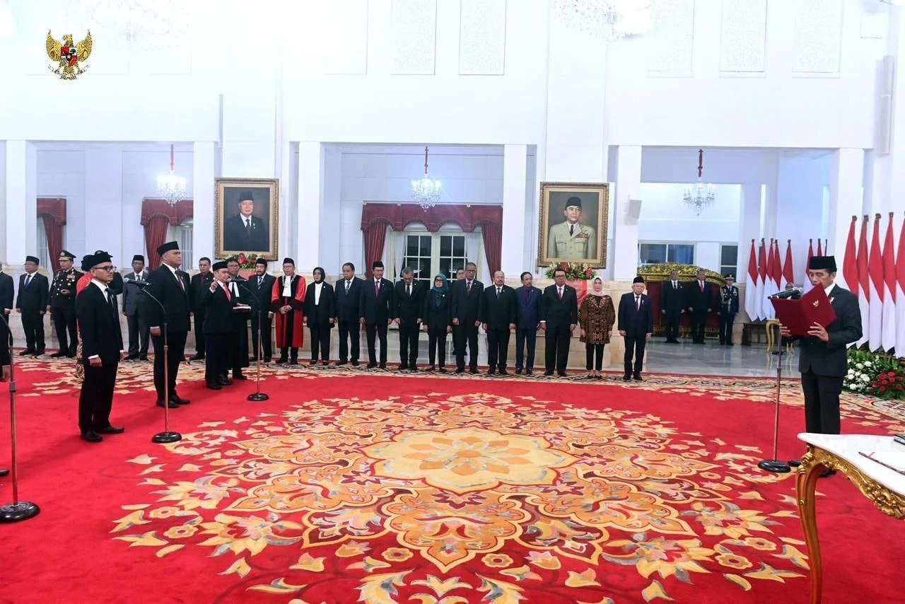 Presiden Jokowi Melantik Sembilan Anggota Komisi Pengawas Persaingan Usaha (KPPU) Di Istana Negara