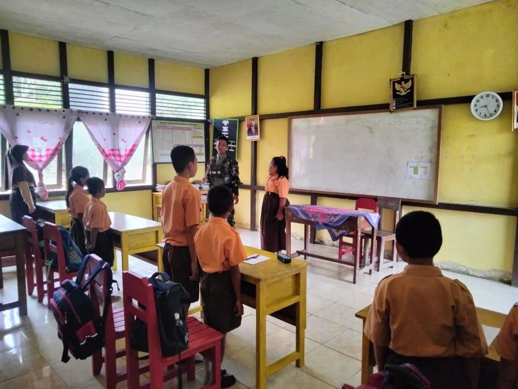 Satgas Pamtas Yonarmed 10/ Bradjamusti Pos Merakai Panjang Jadi Gadik Anak Perbatasan Guna Tingkatkan Kecerdasan Generasi Bangsa
