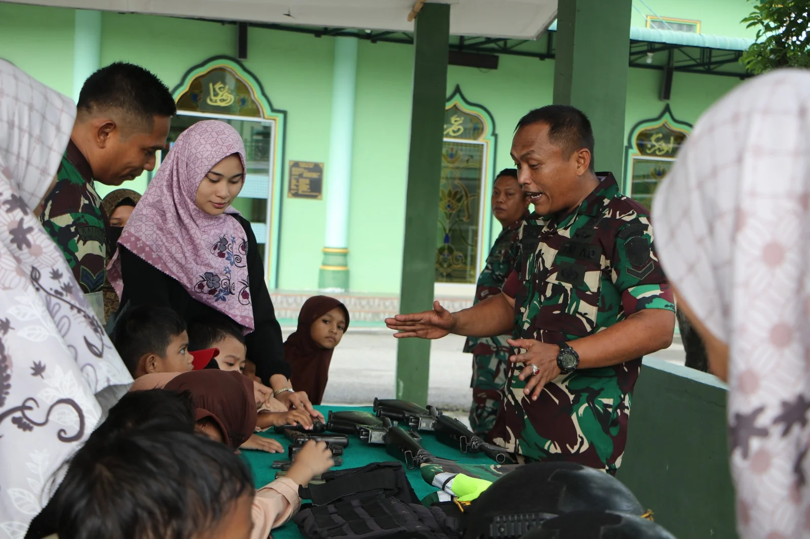 Menengok Kegiatan Anak TK Al-Marhamah Saat Mengunjungi Markas TNI Kodim 0104/Aceh Timur