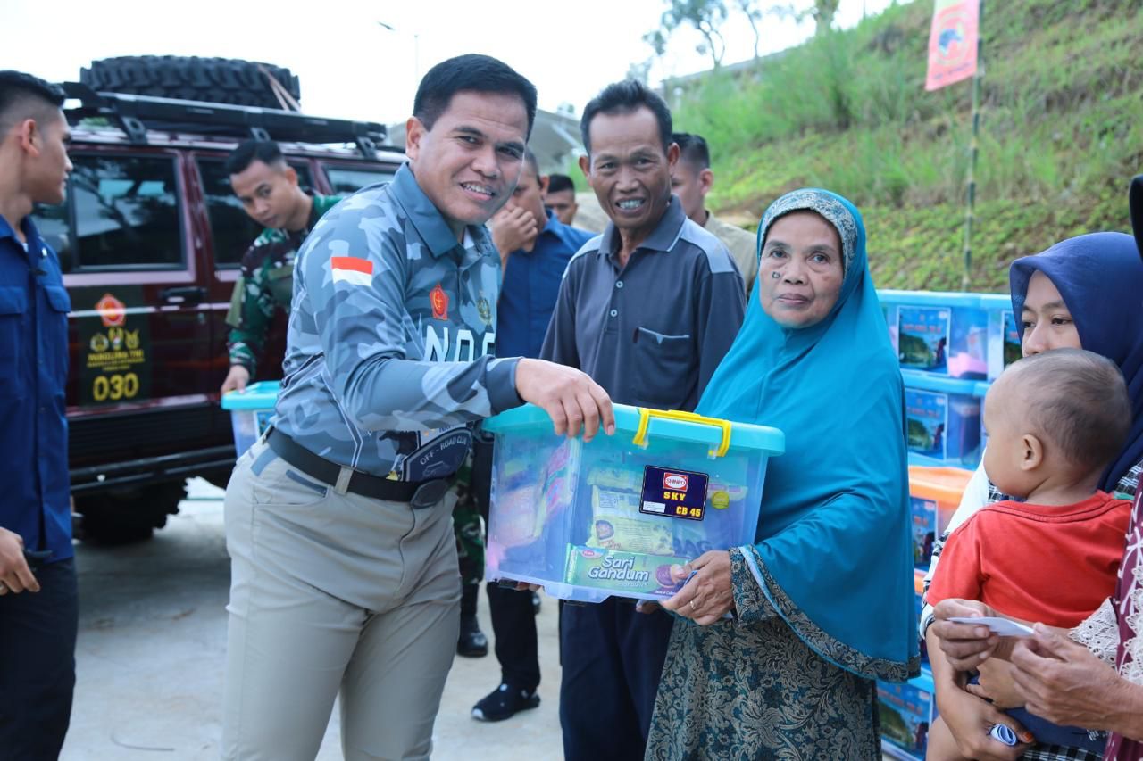 Tingkatkan Kepedulian dan Jalin Silaturahmi, Kasal Laksanakan Bakti Sosial TNI AL di Desa Pelangi, Bogor