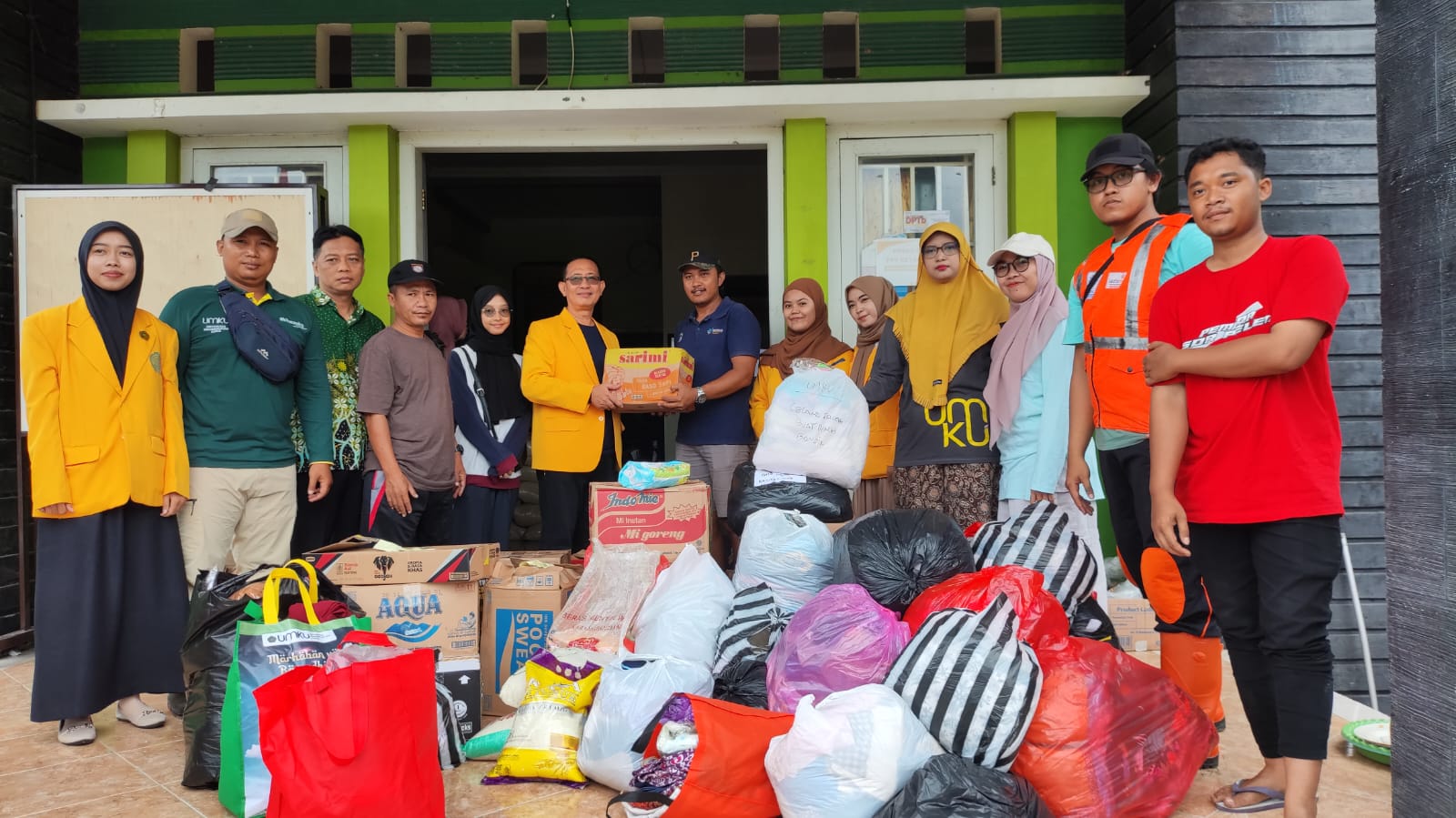 UMKU Salurkan Bantuan untuk Korban Banjir Demak