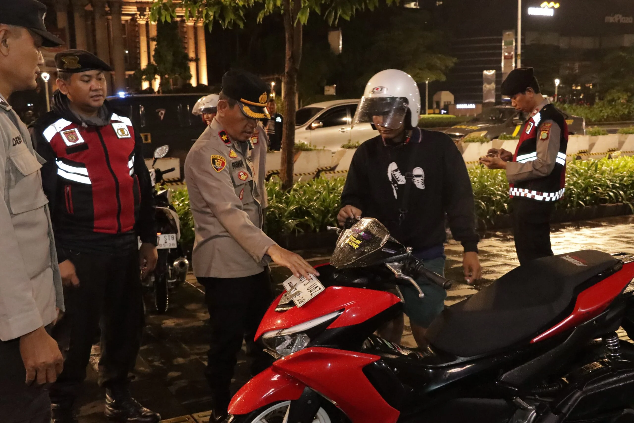 Polsek Metro Setiabudi bersama 3 Pilar Gelar Operasi Cipta Kondisi Malam Akhir Pekan