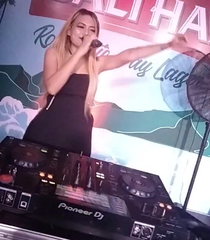 Tampil di Panggung Golden Beach Bengkong, Dj Tia Gazer Akui Mantap Pengunjungnya