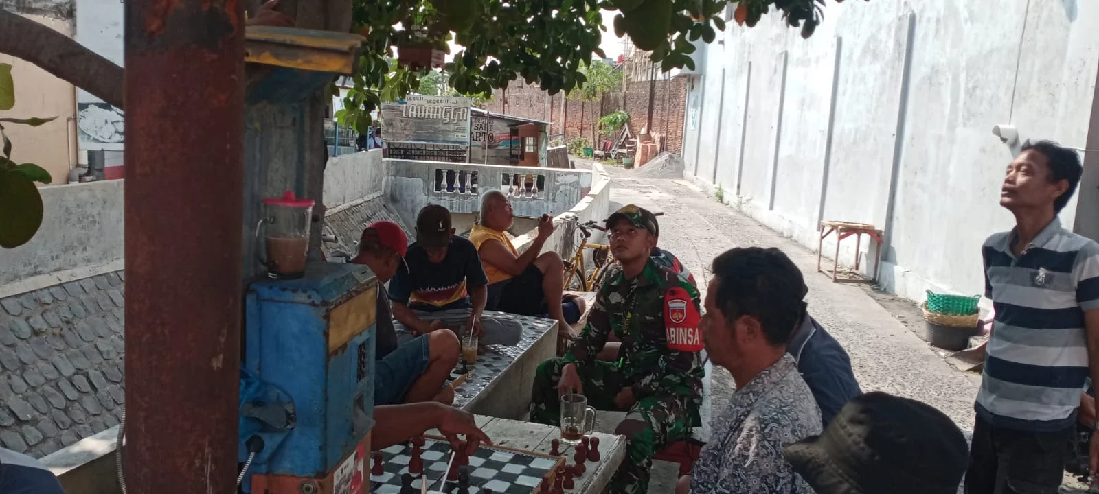 Tak Ada Kata Hari Libur, Babinsa Serengan Blusukan Ke Warga Binaan