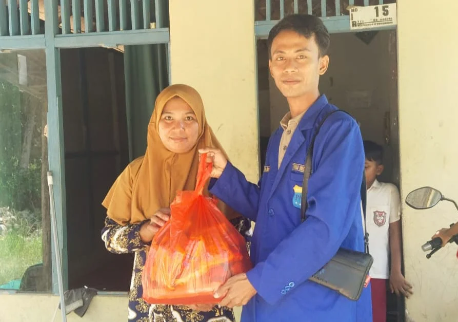 PMII Rayon Habib Husin Mempawah Salurkan Sembako, Tanamkan Sikap Peduli Sosial