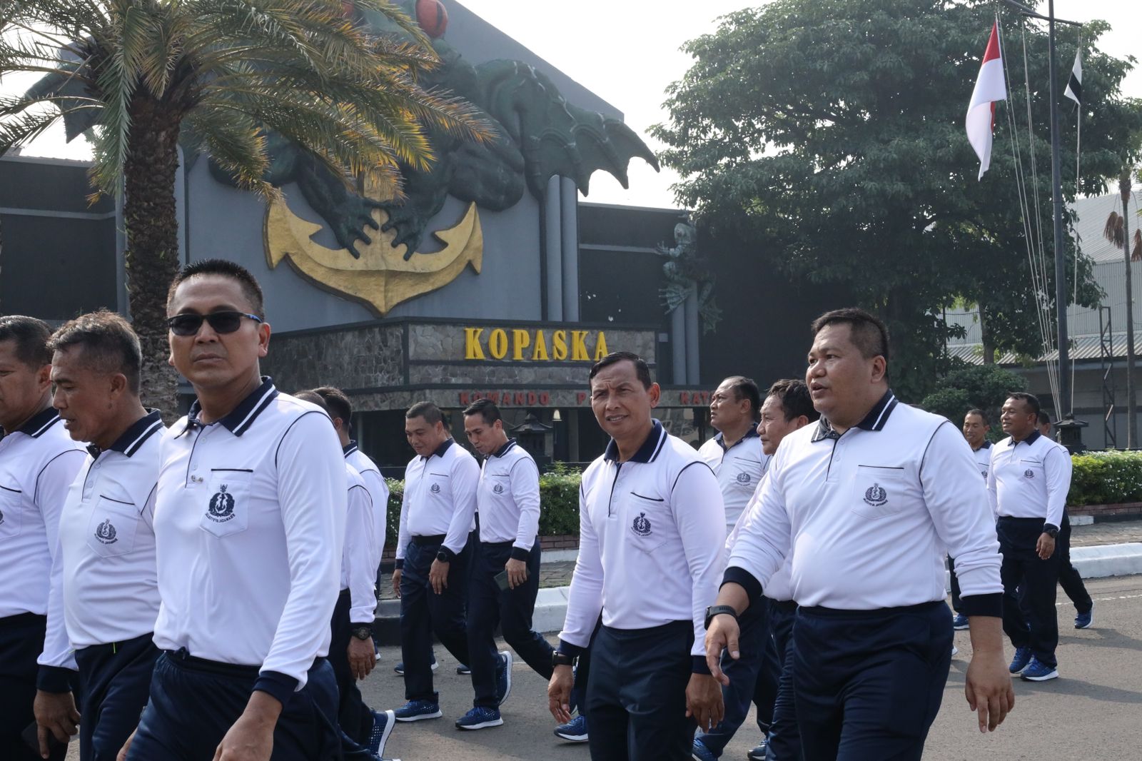Danlantamal V Ikuti Olahraga Bersama Pangkoarmada RI