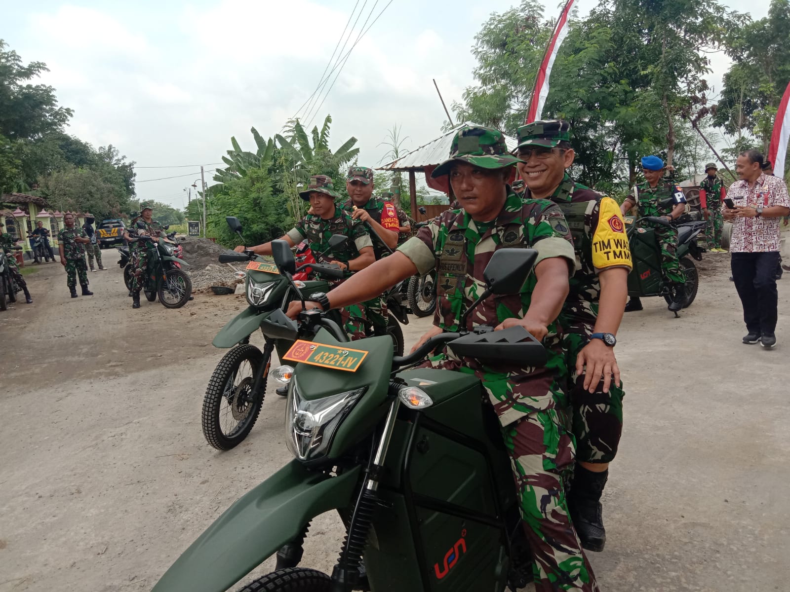 Jendral Bintang Satu Cek Cor Jalan dan Talud Naik Motor listrik