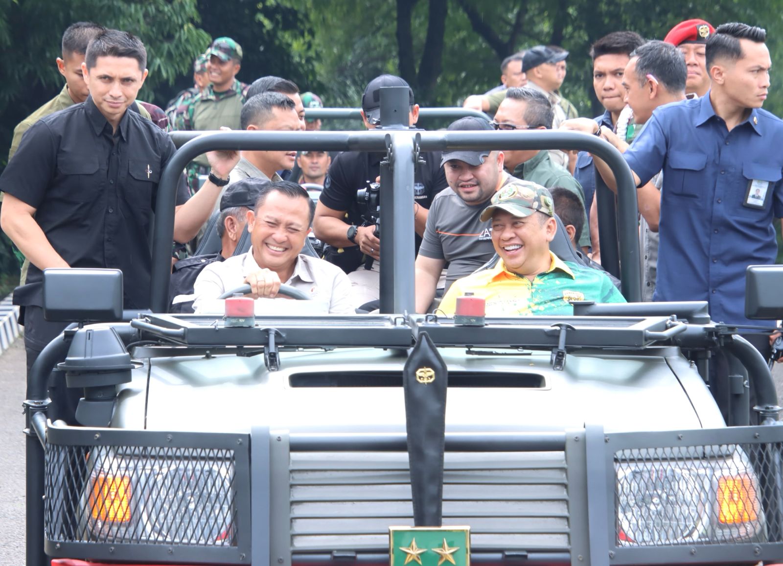 Latihan Menembak Bersama Danjen Kopassus, Bamsoet Apresiasi Keberhasilan Kontingen TNI AD Raih Juara Umum di ASEAN Armies Rifle Meet (AARM)-31