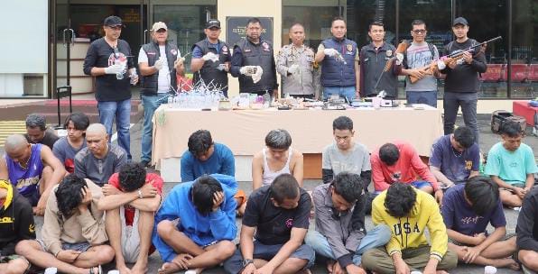 Polres Jakarta Utara Gerebek Kampung Bahari, Puluhan Orang Diamankan
