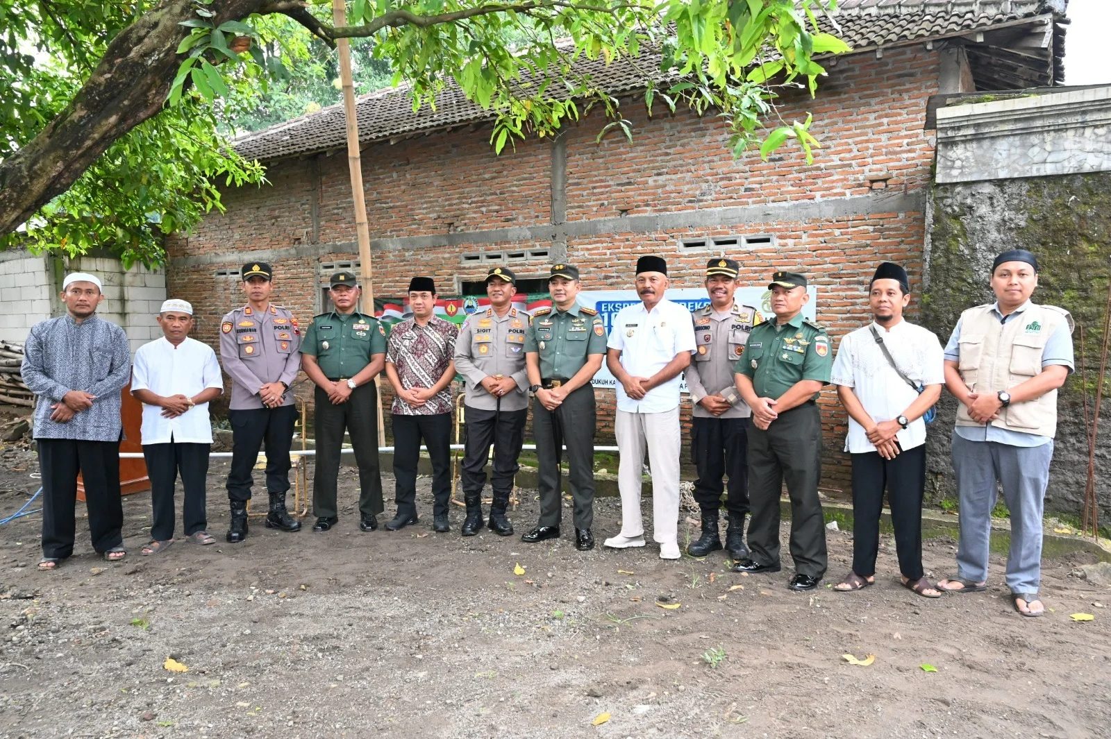 Dandim 0726/Sukoharjo Letkol Slamet Riyadi, Resmikan Sumur Bor Di Masjid Nur Rohmah