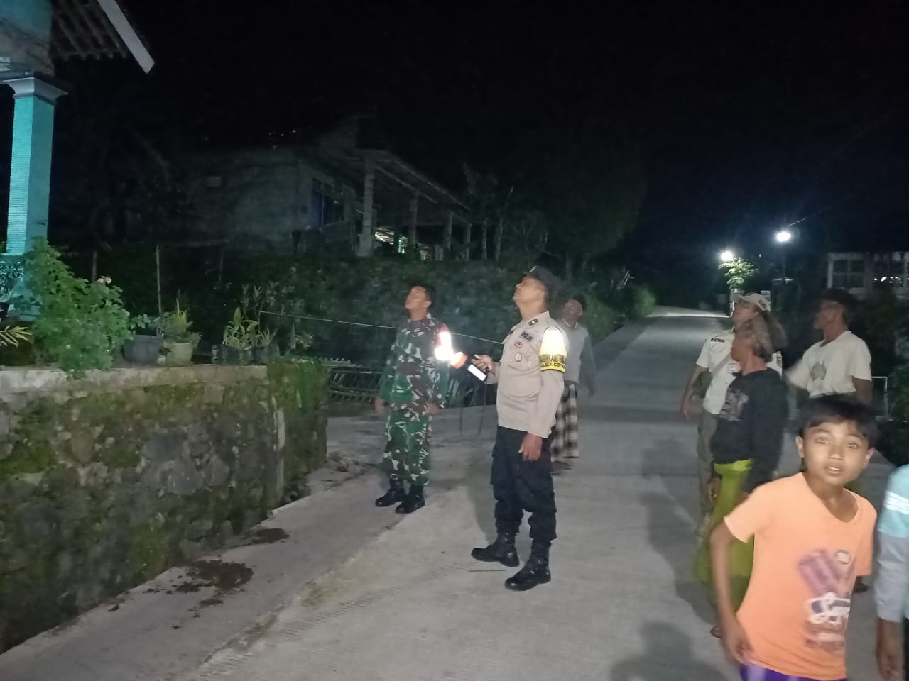 TNI Polri Turun Ke Lokasi Rumah Warga Akibat Puting Beliung