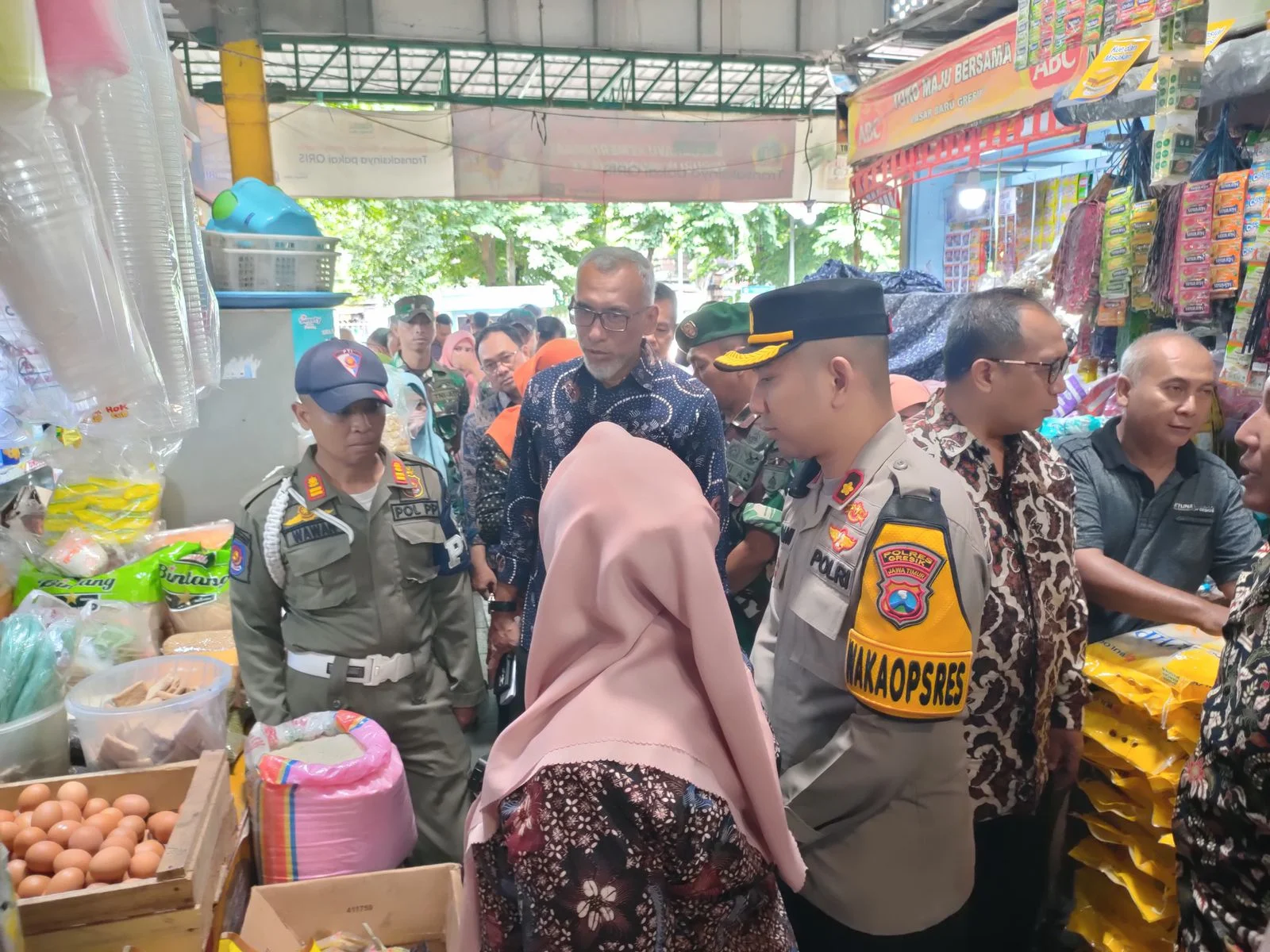Forkopimda Gresik Sidak Pasar Tradisional dan Modern Awal Ramadan 1445 H