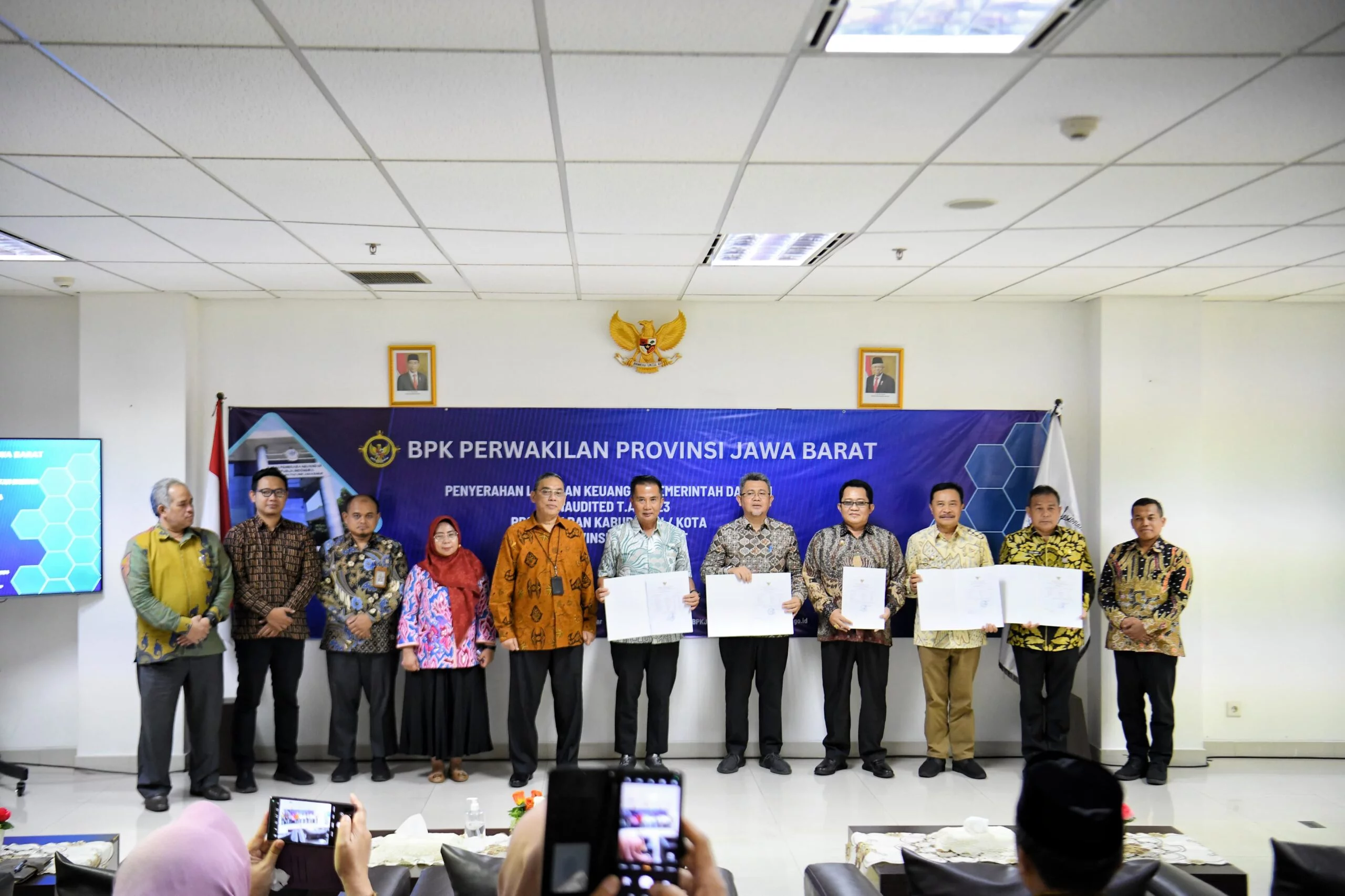 Bey Machmudin Serahkan LKPD "Unaudited" ke BPK RI, Diharapkan Jabar meraih WTP ke-13 kali
