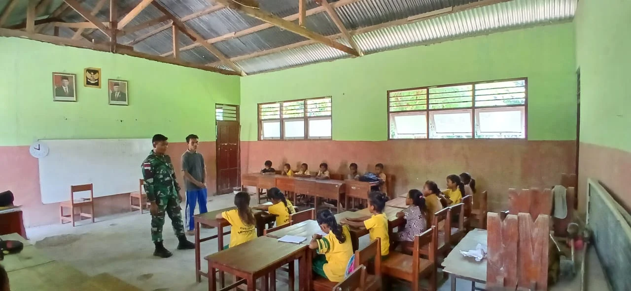 Pos Oepoli Tengah Satgas Yonkav 6/Naga Karimata Laksanakan Gadik di SDN Oepoli