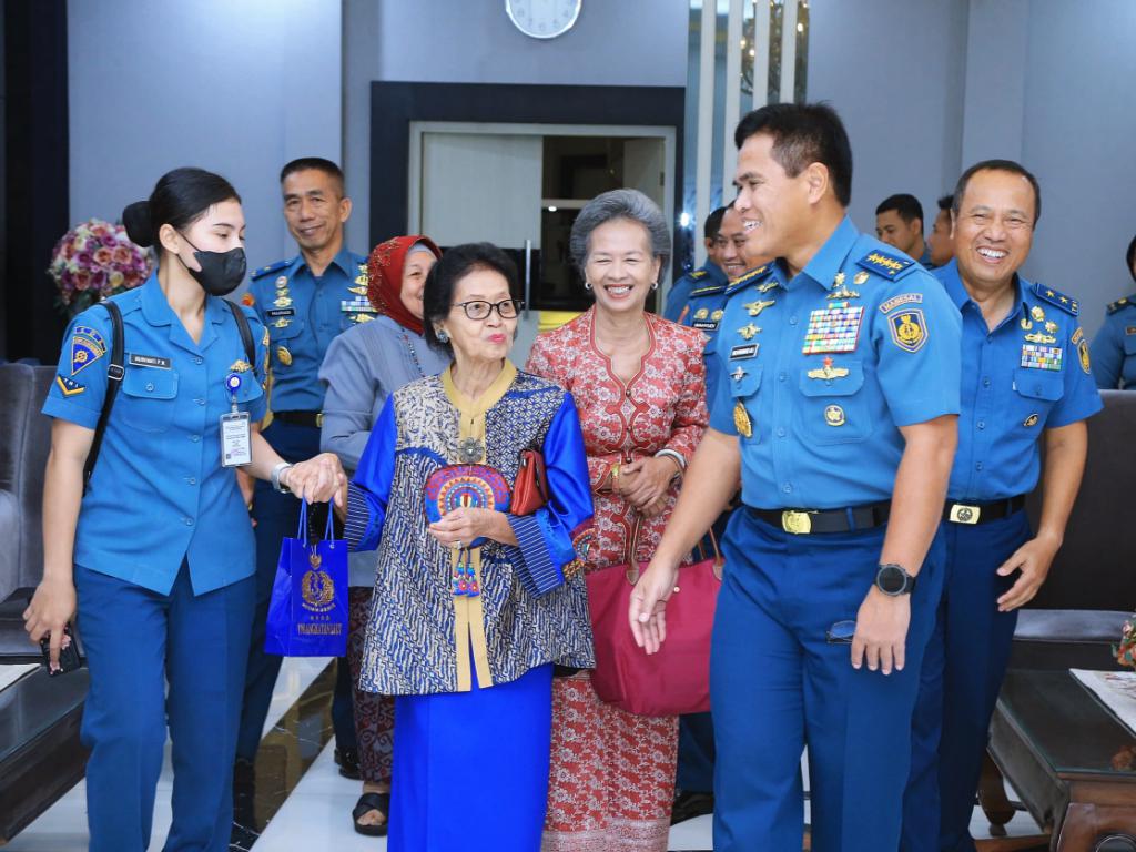 Dalam Rangkaian Peringatan HUT Ke - 16, Kasal Terima Himpunan Warakawuri di Jakarta Pusat