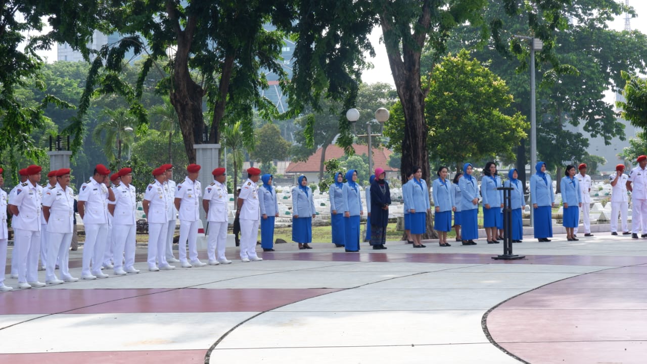 Dansatkopaska Koarmada II Ikuti Ziarah dan Tabur Bunga Jelang HUT Kopaska
